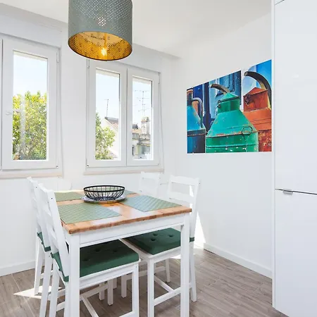 Designer Flats In Lapa By Lovelystay * ליסבון