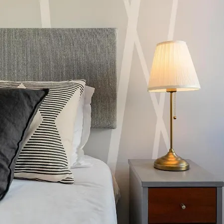 Designer Flats In Lapa By Lovelystay 리스본