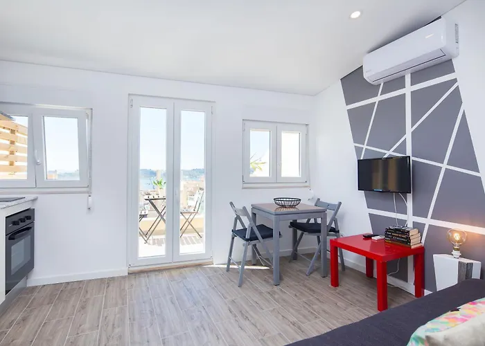 Designer Flats In Lapa By Lovelystay * ליסבון